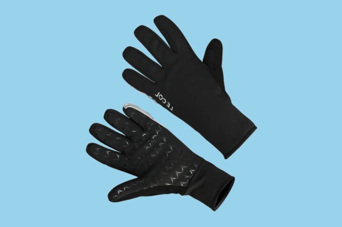 le col hors categorie deep winter gloves blue background