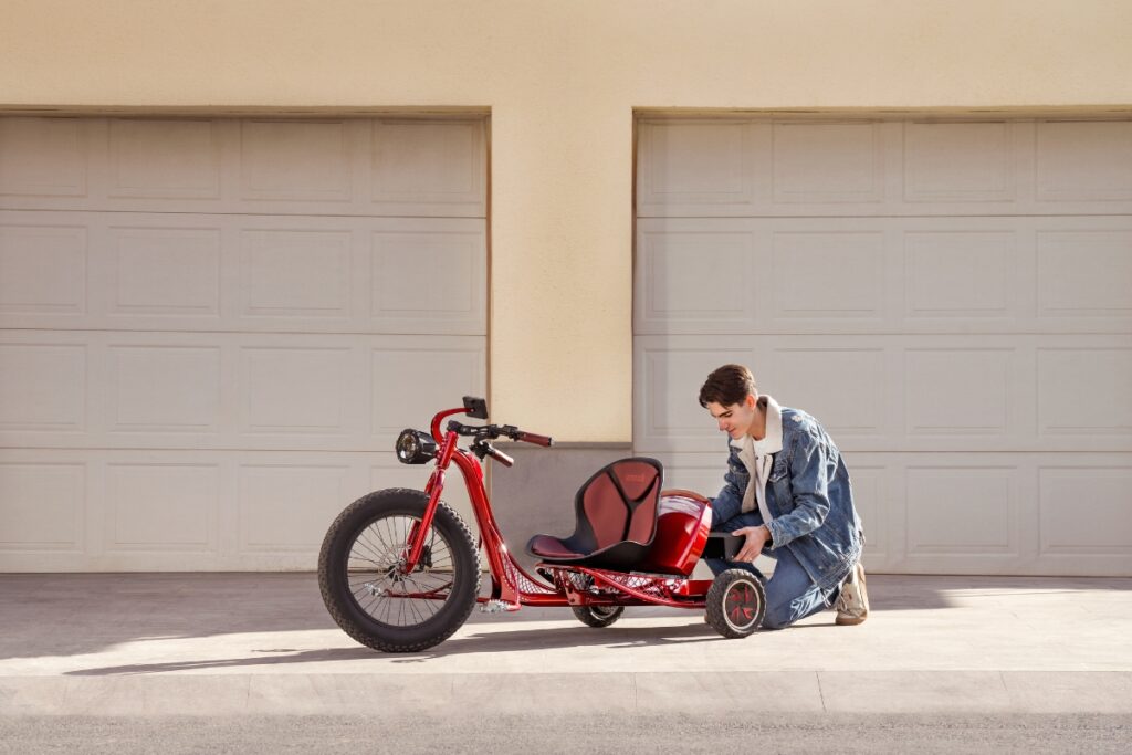 Man placing battery in red VOOK e-trike