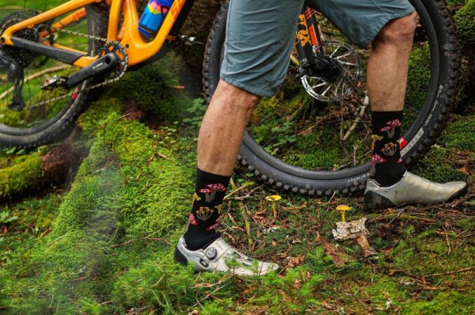 defeet aireator 6 forager cycling socks in use